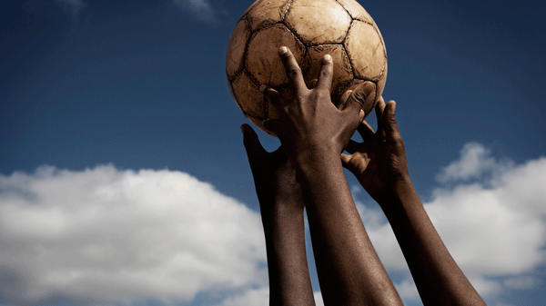 Pressinbjudan: A Kick Out of Africa – fotografier av Tine Harden