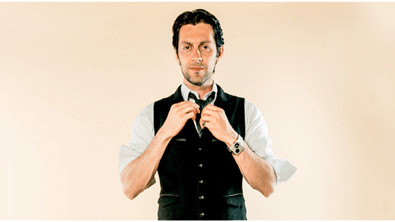 Internationella standup-komikern Max Amini till Sverige 