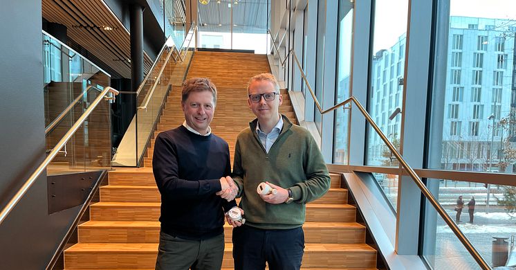 Henning Iversen, Daglig leder EcoGuard Norge t.v og Magnus Babsvik, Daglig leder Solibo t.h.