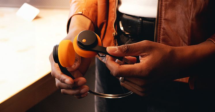 En retroflirt i modern kostym - MONDO freestyle headphones lanseras i fyra färger