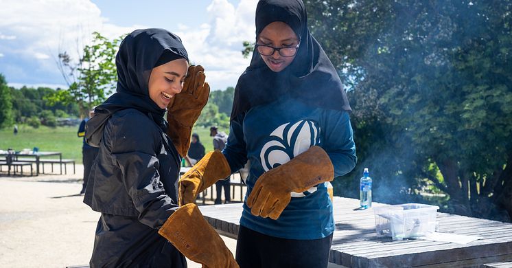 Rayana och Zeynab under 2023 års Day Camp Adventure. Foto: Ola Höiden
