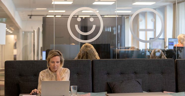 Nya siffror om tystnadskultur: var sjunde person vågar inte göra sin röst hörd - värst för kvinnor 