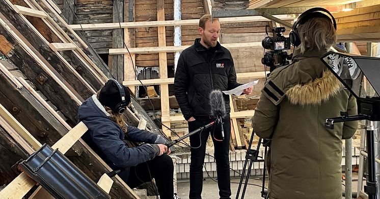 Tre små videoklip giver konkrete tips til, hvad håndværkere og boligforeninger skal være opmærksomme på, når taget skal renoveres.