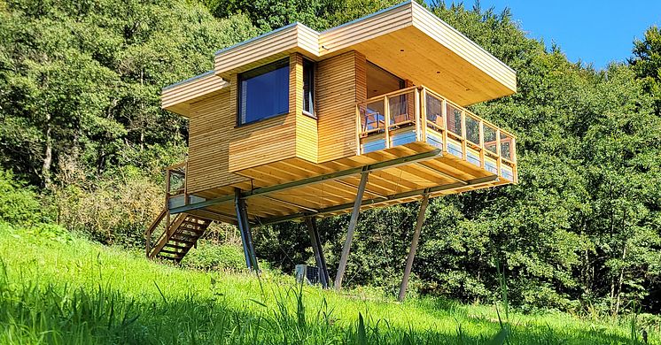Das Komfortbaumhaus Aurora im Baumhaushotel Solling ist Teil der Bettgeflüster Kampagne