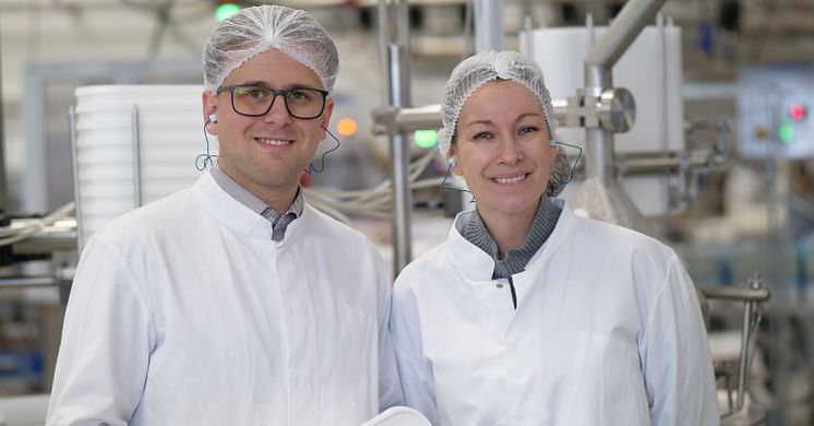 Nå produseres Diplom-Is sine egenproduserte produkter uten karragenan og CMC. På bildet: Planleggingssjef Joakim Benoni Nilssen og Markedsdirektør Marianne Grøtte.