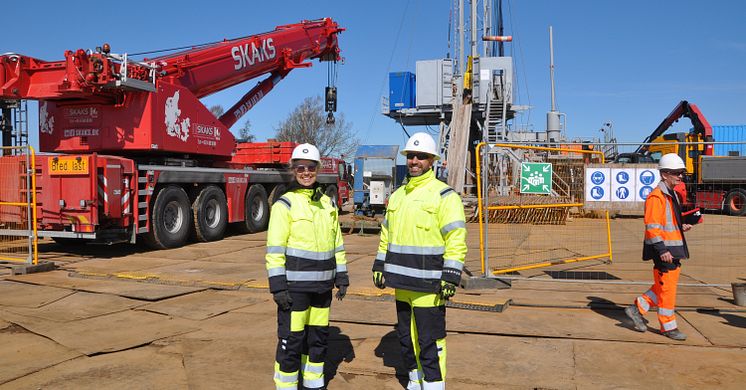 Genåbningen af Rødby 2 brønden ved Næsbæk er afsluttet sikkert og med stor tilfredshed. Her Exploration Manager, Charlotte Laurentzius og Wells Manager, Aymen Abouardini - begge fra CarbonCuts og ansvarlige for operationen. 