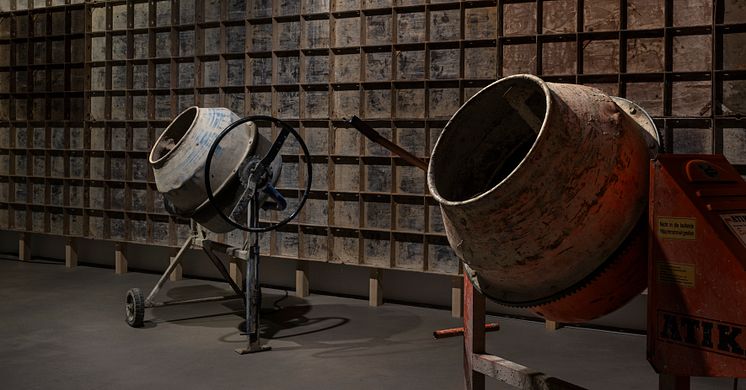 Mire Lee, Look, I'm a fountain of filth raving mad with love, 2024. Installationsvy, territory, Sprüth Magers, Berlin, 2024. Courtesy konstnären och Sprüth Magers. Foto: Ingo Kniest