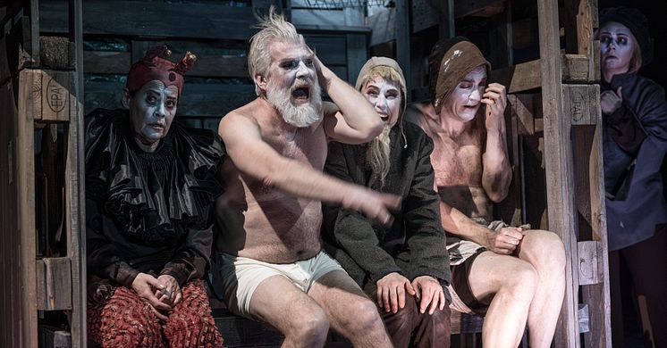Bodil Malmberg, Jakob Eklund, Sanna Krepper, Mattias Redbo och Cicilia Sedvall i regissör Alexander Öbergs tolkning av Kung Lear.