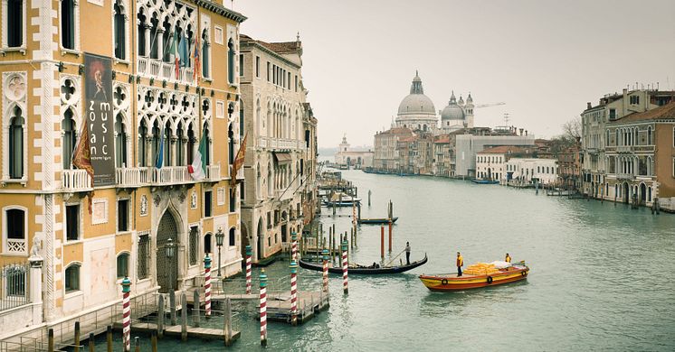 Levering med DHL-gondol i Venezia