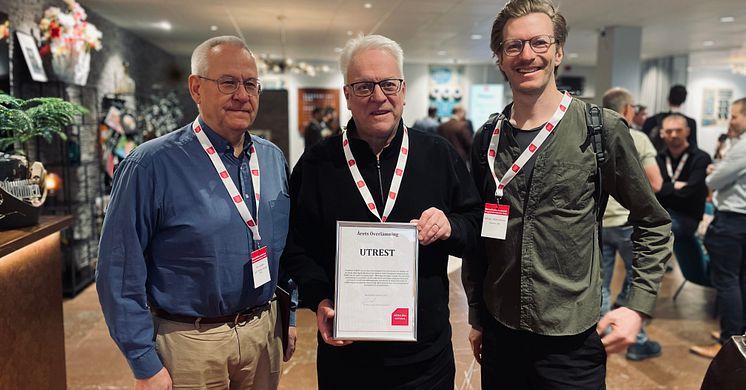 Projekt UTREST belönades med utmärkelsen Årets överlämning 2025 vid Metalliska Materials Programkonferens 2025.. Från vänster Per Lundin, Lundin Stress Service, Jonas Lagergren, SSAB och koordinator Mikael Malmström, Swerim De tog emot 
