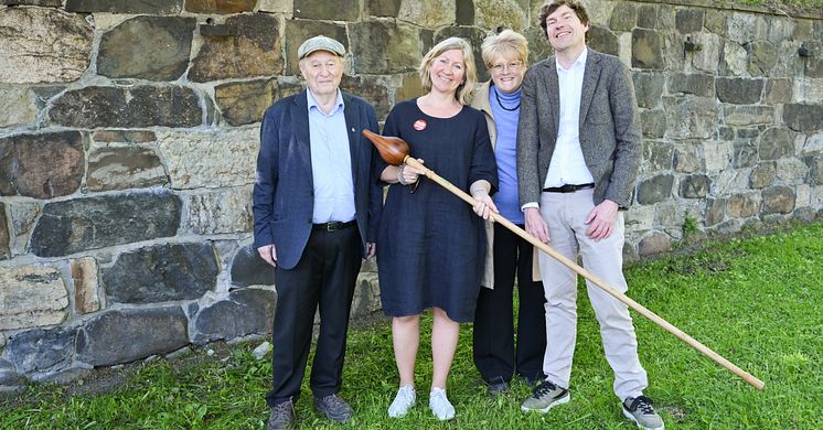 Odd Einar Dørum (styreleder Middelalder-Oslo), Marie Skoie (direktør Oslo Museum), Trine Skei Grande (styreleder Oslo Museum) og Lars Emil Hansen (avdelingsleder by- og teaterhistorie Oslo Museum).