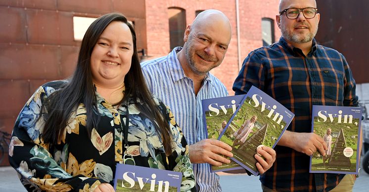 Redaksjonen har hatt gode bidrag fra kommunikasjonsavdelingen hos utgiver og eier Norsvin. Fra venstre: Siv Evelyn Flesvig Siri (digitalt for SVIN), ansvarlig redaktør Tom E. Holmlund, Morten Knudsen (designmanual og logo for SVIN).