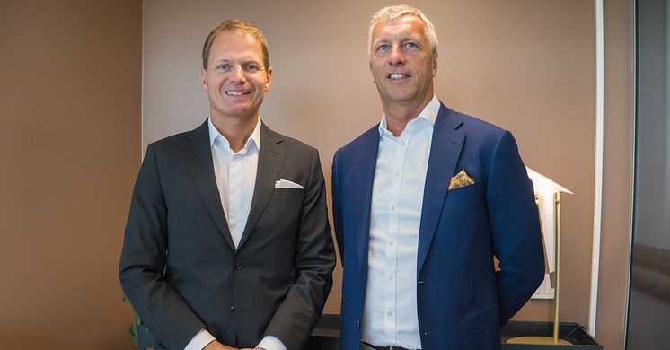 Fra venstre: Jan Kjetil Hvamstad, adm. direktør i Söderberg & Partners sammen med daglig leder i Vertu Forsikringsmegling, Nils Petter Lundberg