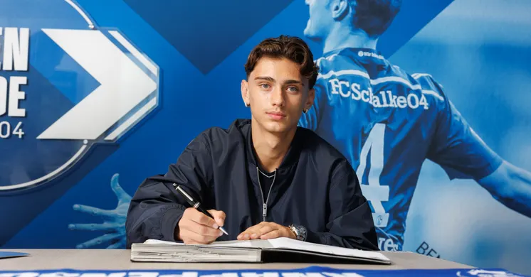 Wesley Krattenmacher unterschreibt Vertrag