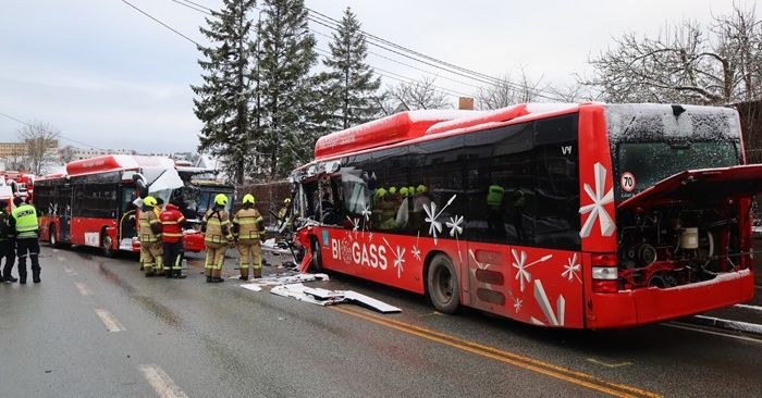 Ulykken i Fredrikstad hvor en bussjåfør mistet livet og en annen ble kritisk skadet.