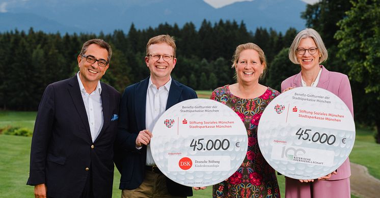 v.l.: Stavros Kostantinidis, Dr. Bernd Hochberger, CEO SSKM, Prof. Dr. Kathrin Giehl, Mitglied des Vorstands Deutsche Stiftung Kinderdermatologie, und Gabriele Brückner, Geschäftsführerin Bayerische Krebsgesellschaft