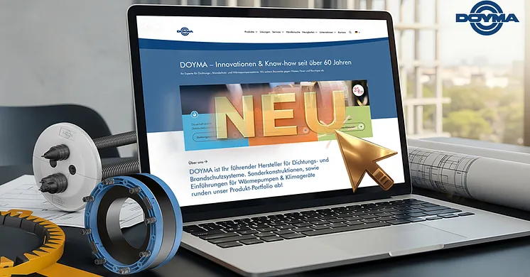 Die neue DOYMA Website wird auf einem Laptop angezeigt. Um den Laptop herum liegen Dichtungs- und Brandschutzsysteme sowie ei