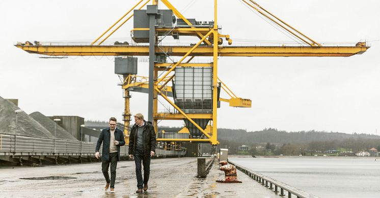 Dan Skov Sørensen, Business Developer at Aabenraa Havn (to the left), & Ulrik Falkenberg Lending, Chief Commercial Officer at Kvasir Technologies (to the right)