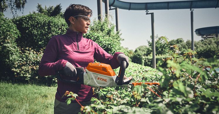 STIHL hever standarden for batteridrevne hekksakser – HSA 140 og HSA 150 matcher bensinmotorens ytelse
