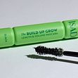 IsaDoras nya mascarahybrid Build Up Grow Length & Volume Mascara ger tätare och friskare fransar.