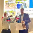 Göta kanals vd, Roger Altsäter tar emot utmärkelsen för Europas bästa cykelled.