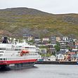 MS Finnmarken i Honningsvåg før navnendringen i 2021. Foto: Espen Mills / Hurtigruten