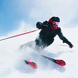 SKI, SKISCHUHE, HELME, UND SKIBRILLEN: DIE NEUE REDSTER-KOLLEKTION VON ATOMIC BRINGT GESCHWINDIGKEIT UND VERTRAUEN AUF PISTE UND RENNSTRECKE 