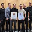 Stolta mottagare av kvalitetsutmärkelsen ”PQi – Utmärkt Projektkvalitet” för byggandet av Kvarngärdesskolan med Uppsala Skolfastigheter som beställare och ByggDialog som totalentreprenör i samverkan.