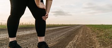 Die mit Lipödem einhergehenden Schmerzen können zu einem verändertem Laufverhalten führen. Foto: iStock / Vadym Petrochenko