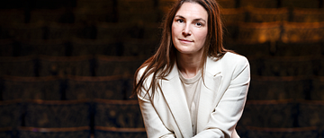 Sandra Stojiljkovic är en del av den fasta ensemblen på Malmö Stadsteater och ett välbekant ansikte från tv-serier som Tunna blå linjen och Försvunna människor.