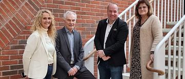 Representanter från säljaren Folkets Hus Borlänge Ekonomisk förening samt Ekman Hotels. Från vänster Catrin Lindblad(FH), Ulf Sonesson (FH), Patrik Ekman (Ekman Hotels) samt Pia-lena Andersson (FH)