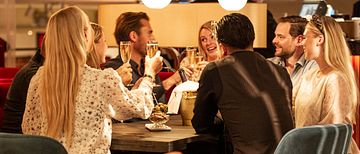 Fira in 2021 tillsammans med oss och frossa i hummer, ostron, krabba, räkor, lax, skagenröra och andra delikatesser från havet. Watson´s Bar öppar kl 12.00 på nyårsafton och Rivals Bistro tar bokningar från kl 18.00