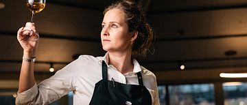 Restaurantchef og sommelier, Mai Seiberg løfter smagsoplevelsen med en unik alkoholfri drikkemenu.