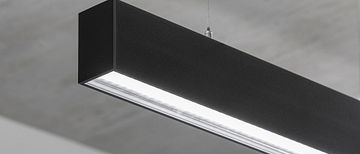 Photo: Henrik Schipper Photography. Lichtkanal 060 DI. The combination of direct and indirect light creates a glare-free and pleasant atmosphere – ideal for workstations.