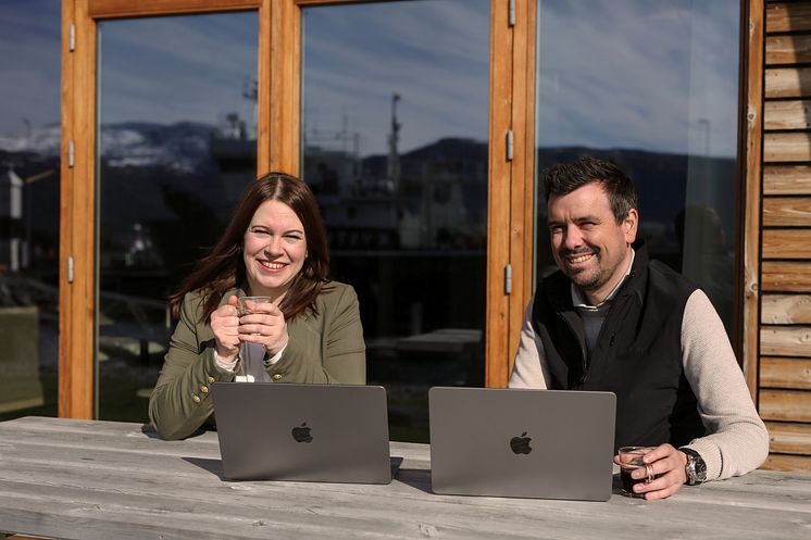 Ingvild Janne Tørlen og Marius Øverås er klare for å styrke lokale merkevarer gjennom salg og markedsføring.