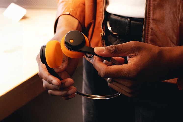 En retroflirt i modern kostym - MONDO freestyle headphones lanseras i fyra färger