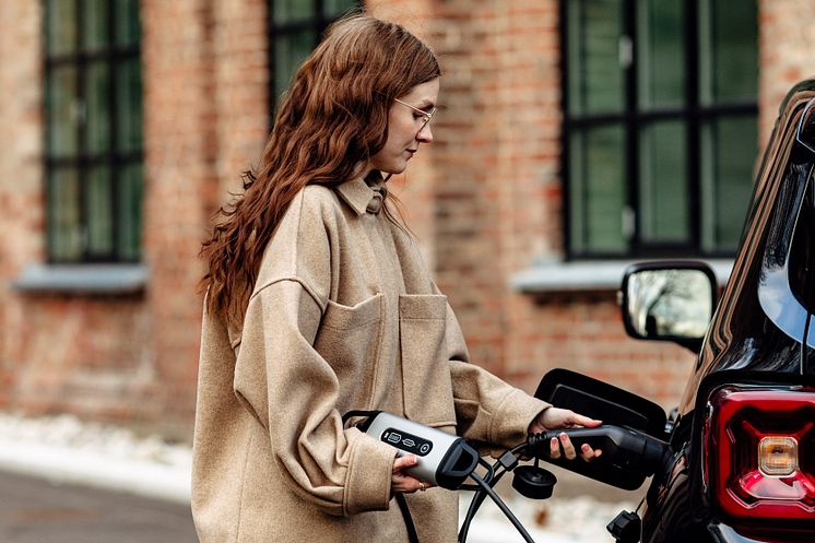 DEFA enters agreement with global automotive brand — portable charger eMove is once again the winner