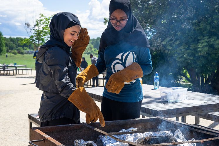 Rayana och Zeynab under 2023 års Day Camp Adventure. Foto: Ola Höiden