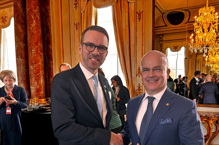 Andreas Carlson (KD), Sveriges infrastrukturminister och Tony Grimaldi, VD Cycleurope Sverige och ordförande Cycling Industries Europe på plats i Bryssel.