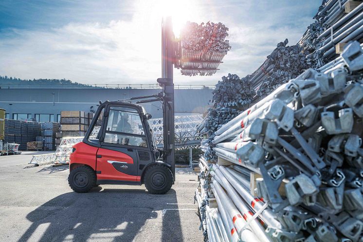 Linde Material Handling utökar sortimentet av kraftfulla elektriska motviktstruckar – nu för laster upp till 5 ton