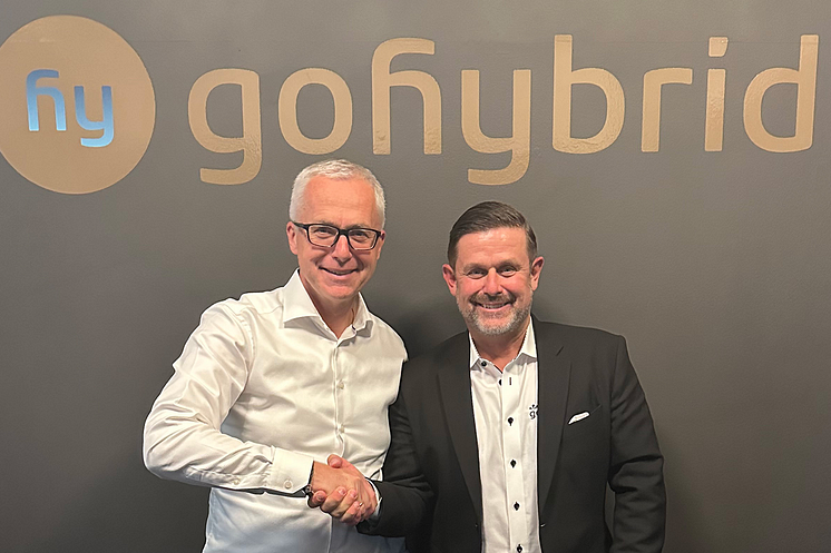 Jarl Øverby, VD för NetNordic Group och Mikael Lison, VD för Gohybrid AB.