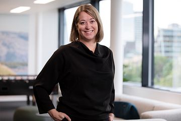 Grethe Hustad i Jefferson Wells forteller om høy temperatur i markedet for finansmedarbeidere.