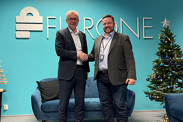 Kuvassa Jarl Øverby,  CEO, NetNordic Group ja Markus Alkio, CEO, Fiarone