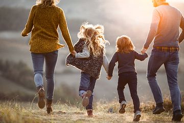 Verahill Familjejuridik kombinerar sin medlingstjänst med digitala hjälpmedlet Varannan Vecka för att ge föräldrar och barn bättre förutsättningar vid en separation.