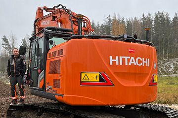 Uudellamaalla yksityisyrittäjänä toimivalle Aki Laakkiolle Leica iCON Site Excavate -koneohjausjärjestelmä on korvaamaton apu. Valmista tulee usein kerralla ja rahaakin säästyy.