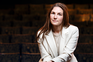 Sandra Stojiljkovic är en del av den fasta ensemblen på Malmö Stadsteater och ett välbekant ansikte från tv-serier som Tunna blå linjen och Försvunna människor.
