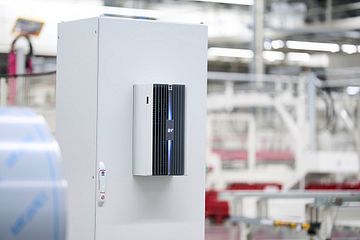 De nya energieffektiva kylaggregaten Blue e+ S från Rittal med kyleffekter på 300, 500 och 1 000 watt utökar Blue e+ sortimentet och tillför ytterligare smarta funktioner.