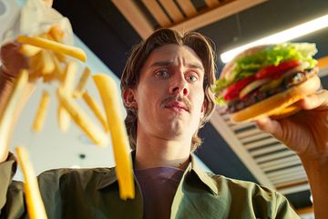 Burger King går i luften med ny kampagne: Inviterer danskerne ind imellem bollerne