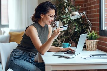 Black Friday & Co: Sept sur dix amateur·rices de bonnes affaires sur deux compte sur les promotions pour faire des achats de Noël
