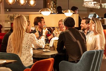 Fira in 2021 tillsammans med oss och frossa i hummer, ostron, krabba, räkor, lax, skagenröra och andra delikatesser från havet. Watson´s Bar öppar kl 12.00 på nyårsafton och Rivals Bistro tar bokningar från kl 18.00